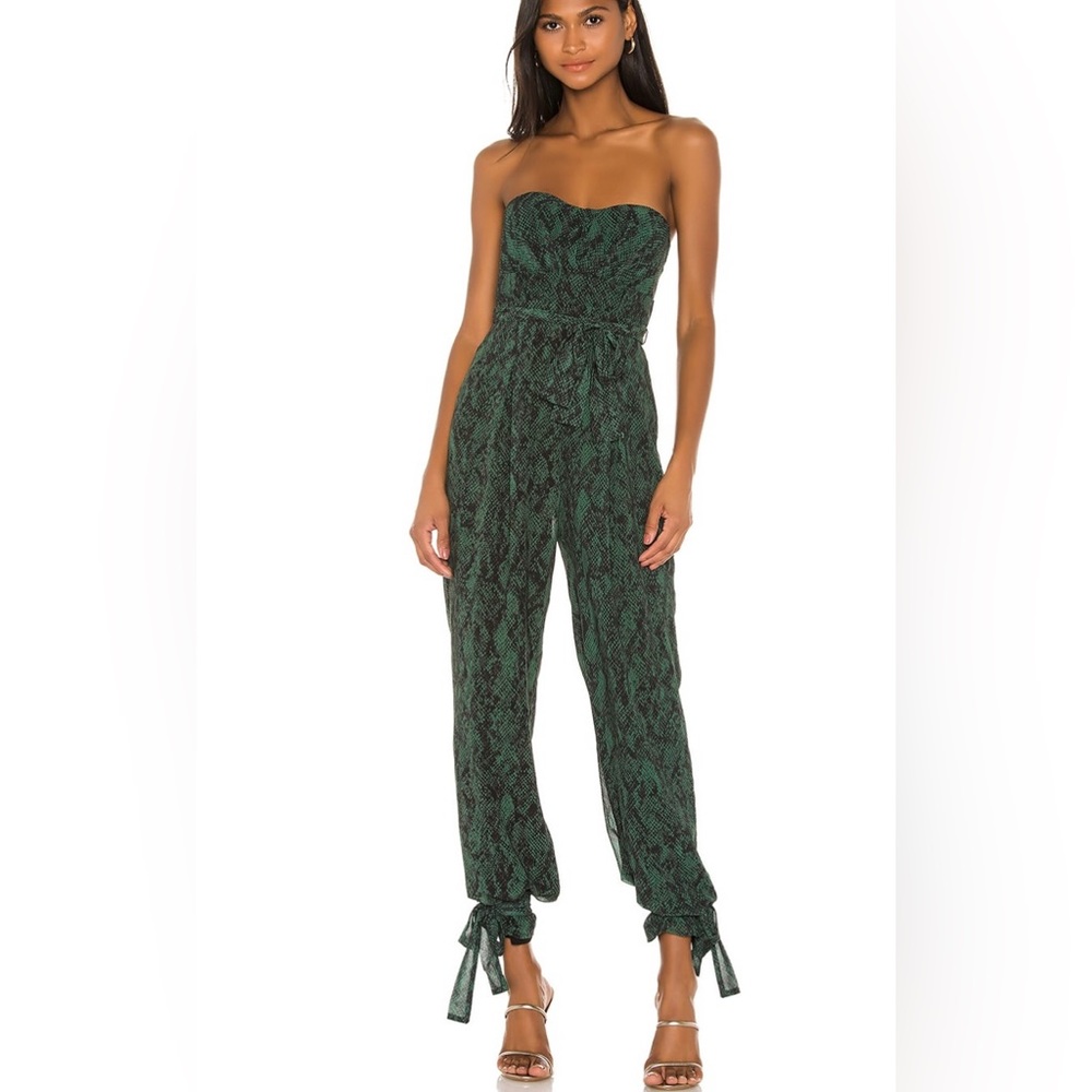Green snack skin jumpsuit never been worn super cute )